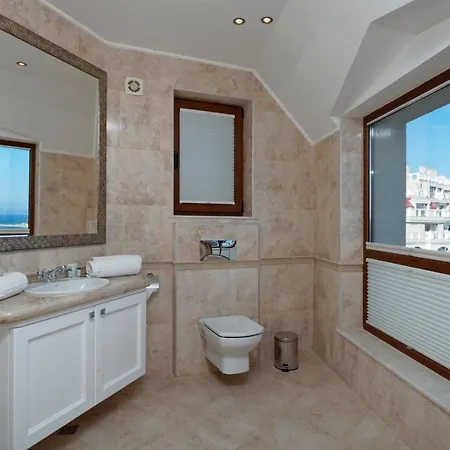La Penthouse Apartment *